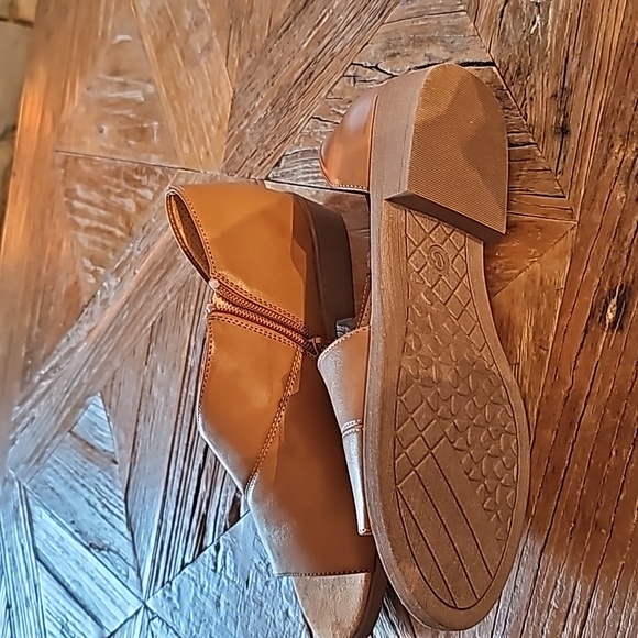 New BARE TRAPS leather open toe flats 5.5 - Picture 5 of 5